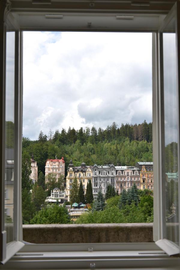 Kolonada Luxury 3 Bedroom Apartment Manes Mariánské Lázně Kültér fotó